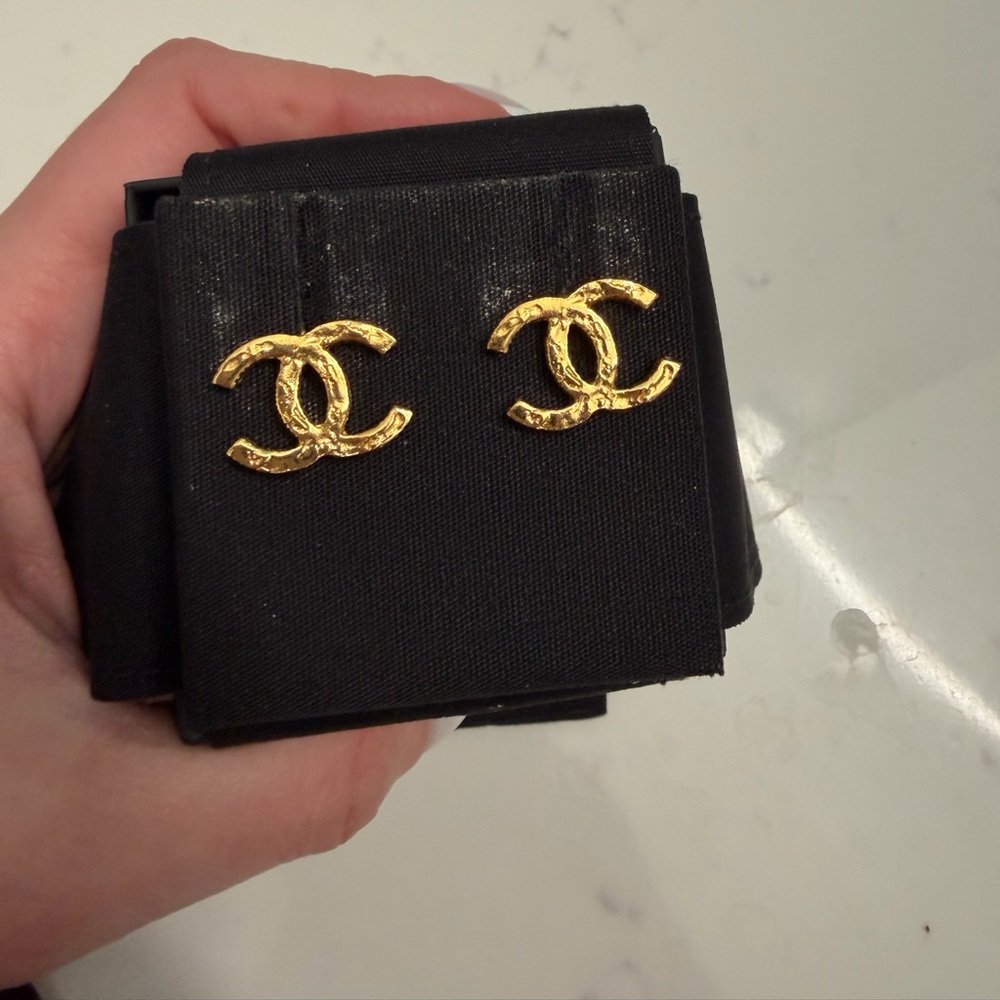 Gold Chanel CC earrings